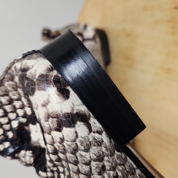 Tory Burch Women's Kira Embossed Stretch Loafer Warm Roccia Size 7 cream black - Picture 8 of 12